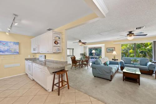 Enjoy Sunsets At Sanibel's Hidden Gem Resort Condo - Blind Pass E201
