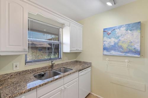 Enjoy Sunsets At Sanibel's Hidden Gem Resort Condo - Blind Pass E201