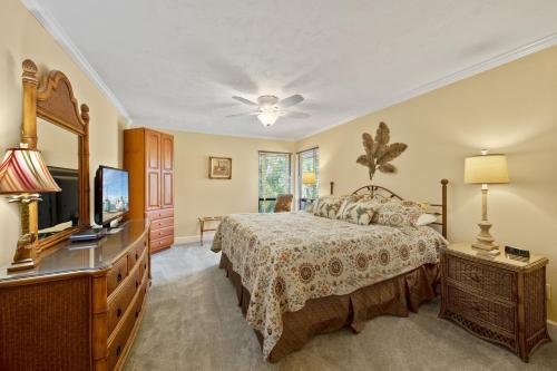 Enjoy Sunsets At Sanibel's Hidden Gem Resort Condo - Blind Pass E201