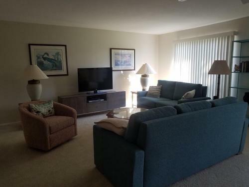 Resort Condo Surrounded By Tropical Vegetation Views - Blind Pass C204