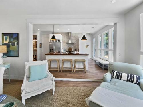 Paradiso Too Home