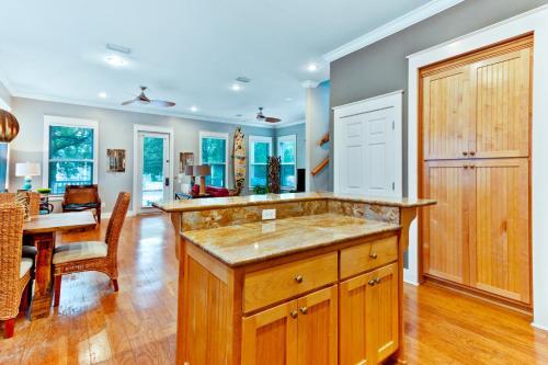 4 Bed 3 Bath Vacation Home In Seagrove, Fl