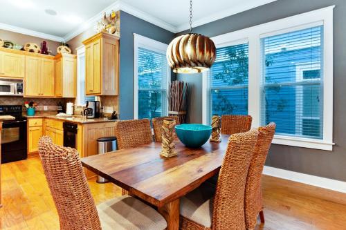 4 Bed 3 Bath Vacation Home In Seagrove, Fl