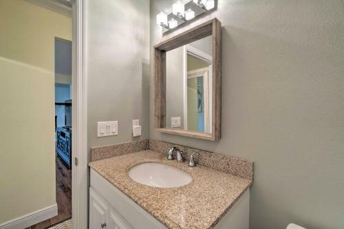 Bright Sarasota Bungalow 5 Mi To Siesta Beach