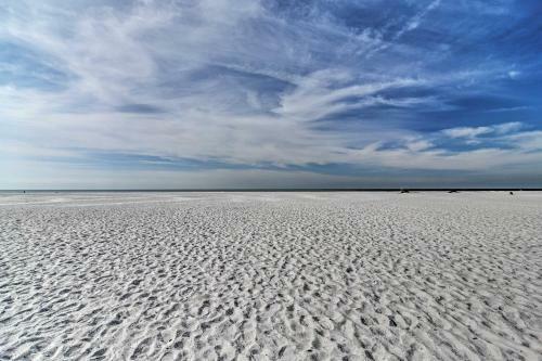 Bright Sarasota Bungalow 5 Mi To Siesta Beach
