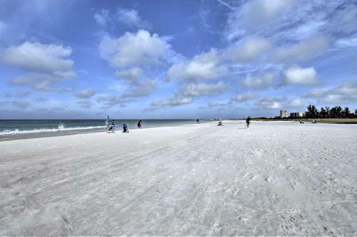 Bright Sarasota Bungalow 5 Mi To Siesta Beach