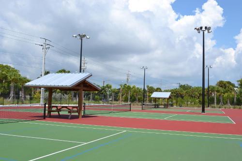 Sarasota Portland 5298