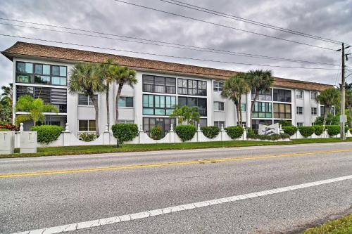 Apartamento Updated Condo With Patio, 5min Walk To Crescent Beach