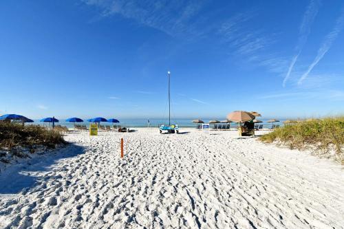 Apartamento Updated Condo With Patio, 5min Walk To Crescent Beach