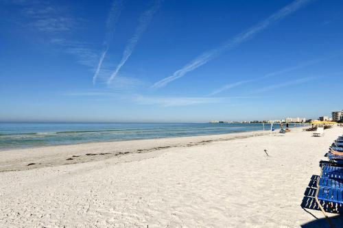 Apartamento Updated Condo With Patio, 5min Walk To Crescent Beach