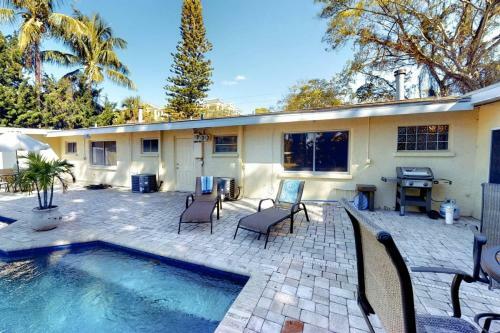 Peacock Bungalow - Left