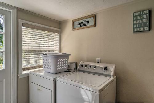 Quiet And Cozy Sarasota House With Yard Pet Friendly!