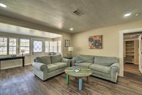 Quiet And Cozy Sarasota House With Yard Pet Friendly!