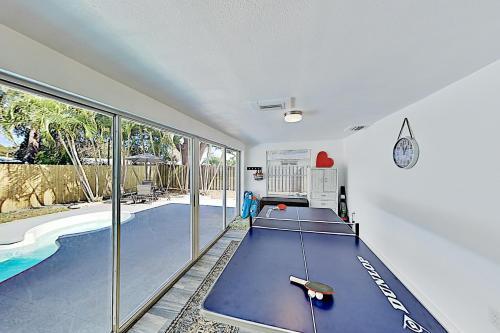 Sleek Home - Lush Yard & Private Pool - Near Beach Home