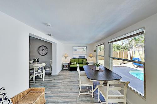 Sleek Home - Lush Yard & Private Pool - Near Beach Home