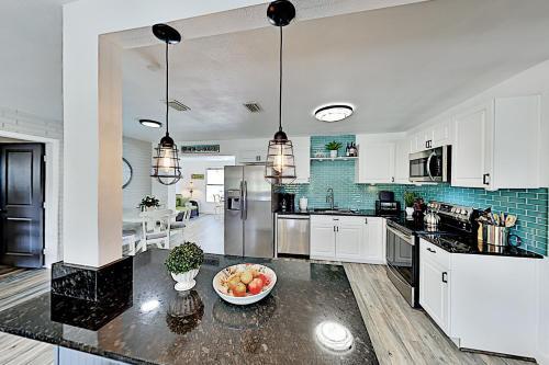 Sleek Home - Lush Yard & Private Pool - Near Beach Home