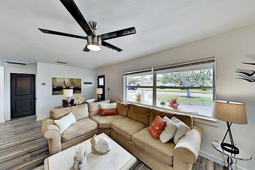Sleek Home - Lush Yard & Private Pool - Near Beach Home