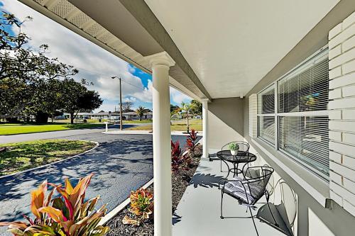 Sleek Home - Lush Yard & Private Pool - Near Beach Home