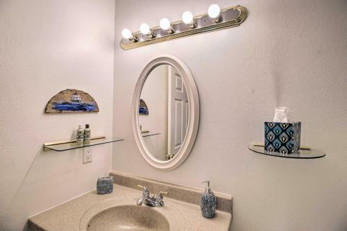 Lakefront Retreat With Patio, 7 Mi To Beach!