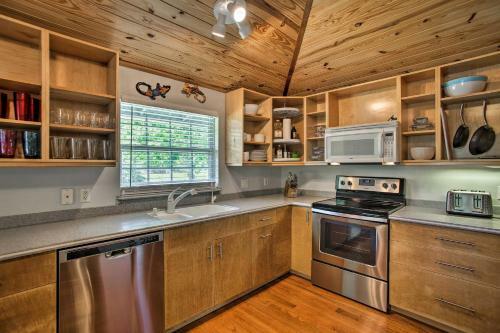 Stuart Home With Screened Porch About 9 Mi To Beach!