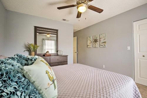 Tampa Townhome With Pool Near Top Attractions!