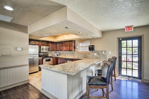 Tampa Townhome With Pool Near Top Attractions!