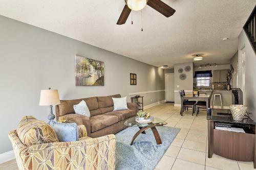 Tampa Townhome With Pool Near Top Attractions!