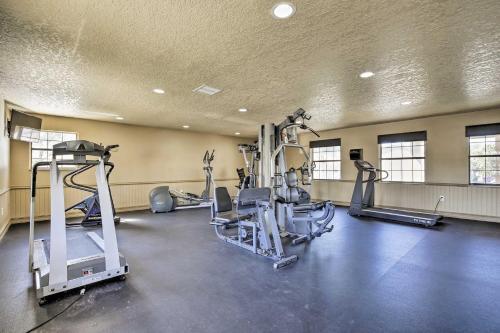 Tampa Townhome With Pool Near Top Attractions!