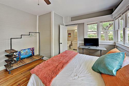 Seminole Heights Home Near Dining & Downtown Home