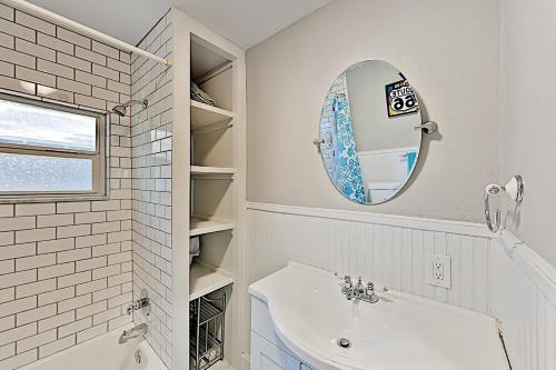 Seminole Heights Home Near Dining & Downtown Home