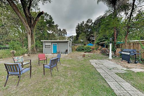 Updated Bungalow - Fenced Backyard With Gas Grill Home
