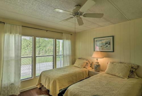Retro Vero Beach Resort Home With Florida Room!