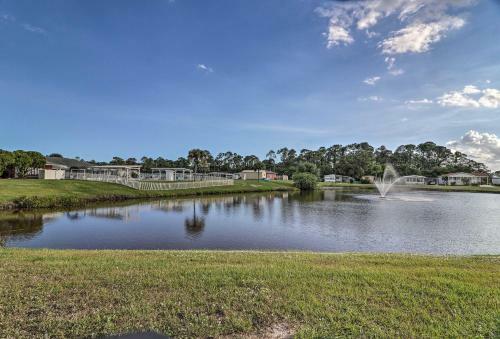 Retro Vero Beach Resort Home With Florida Room!
