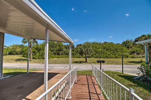 Retro Vero Beach Resort Home With Florida Room!