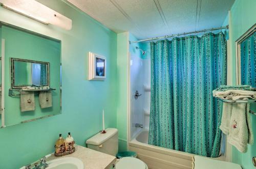 Retro Vero Beach Resort Home With Florida Room!