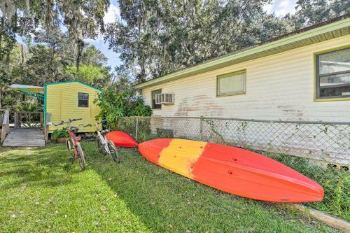 Bright And Fun Canalfront Bungalow With Kayaks And Canoe