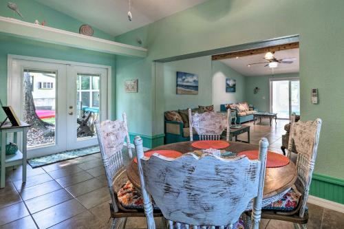 Bright And Fun Canalfront Bungalow With Kayaks And Canoe
