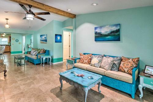 Bright And Fun Canalfront Bungalow With Kayaks And Canoe