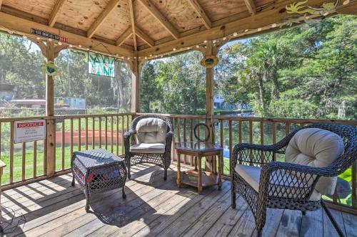 Bright And Fun Canalfront Bungalow With Kayaks And Canoe