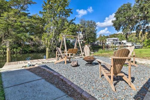 Bright And Fun Canalfront Bungalow With Kayaks And Canoe