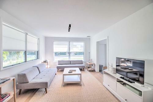 Coastal Retreat With Yard, 3 Mi To Palm Beach!