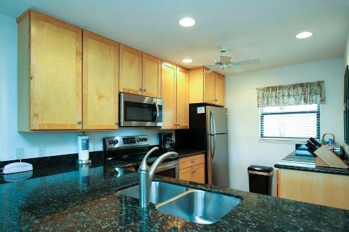 Tropical Private Condo On Sanibel's Quiet West End - Blind Pass B207