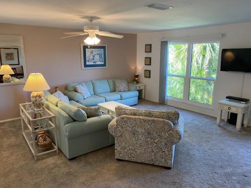 Tropical Private Condo On Sanibel's Quiet West End - Blind Pass B207