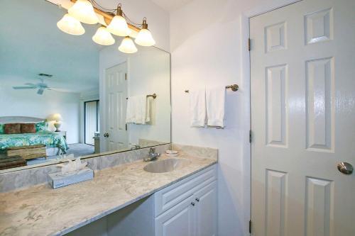 Tropical Private Condo On Sanibel's Quiet West End - Blind Pass B207