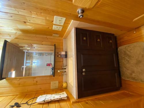 Southern Oak Cabin