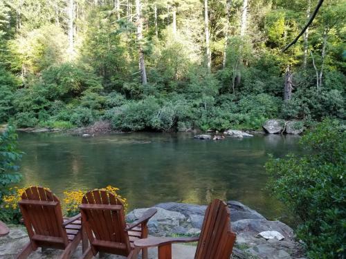Pick's Riverside Retreat