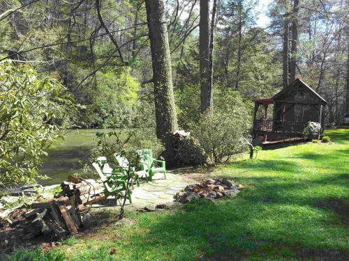 Pick's Riverside Retreat