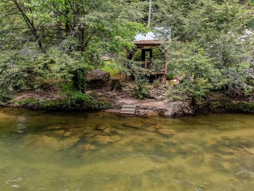 Pick's Riverside Retreat