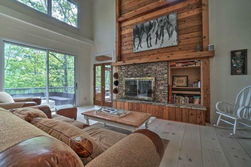 Big Canoe Home With Mtn Views, Pool And Lake Access!