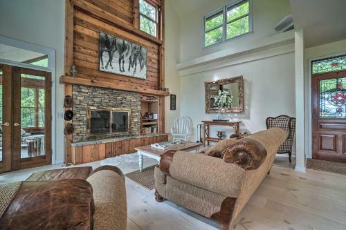 Big Canoe Home With Mtn Views, Pool And Lake Access!